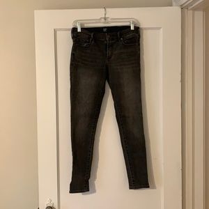 Gap 28S gray/washed black true skinny jeans